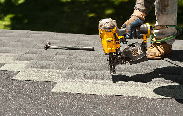 Best Roof Gutter Cleaning  in Slaton, TX